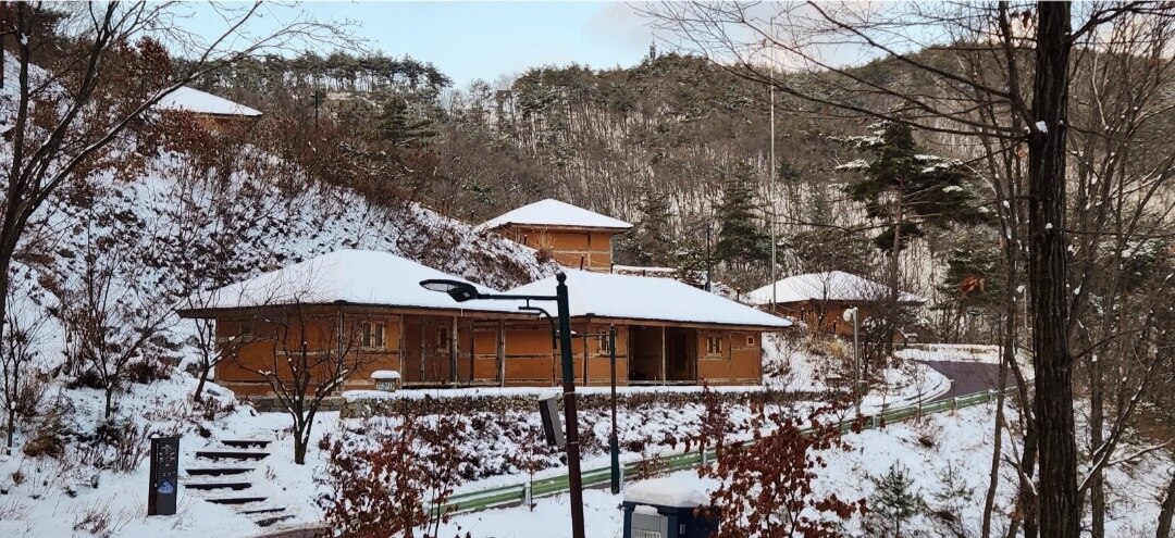 황토너와동 설경