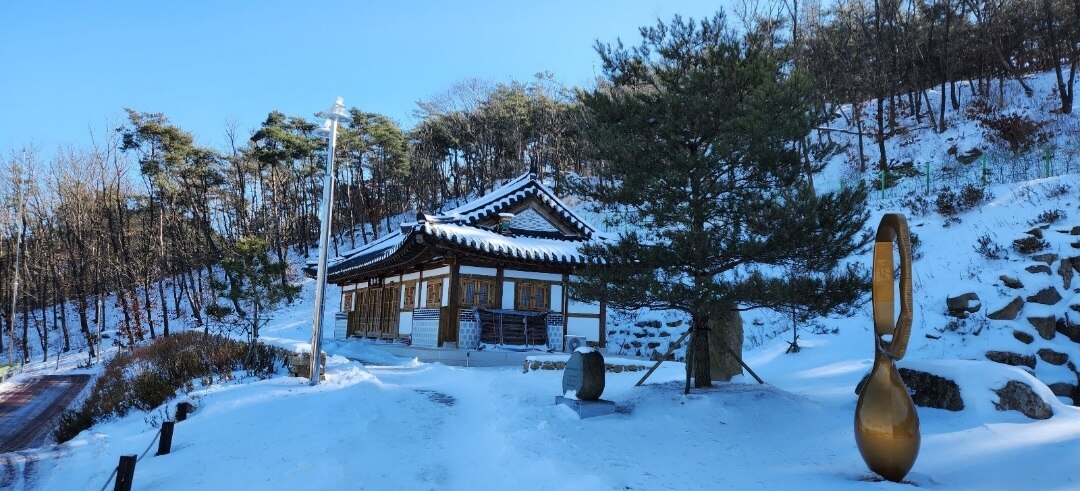 눈내린 한옥동.jpg