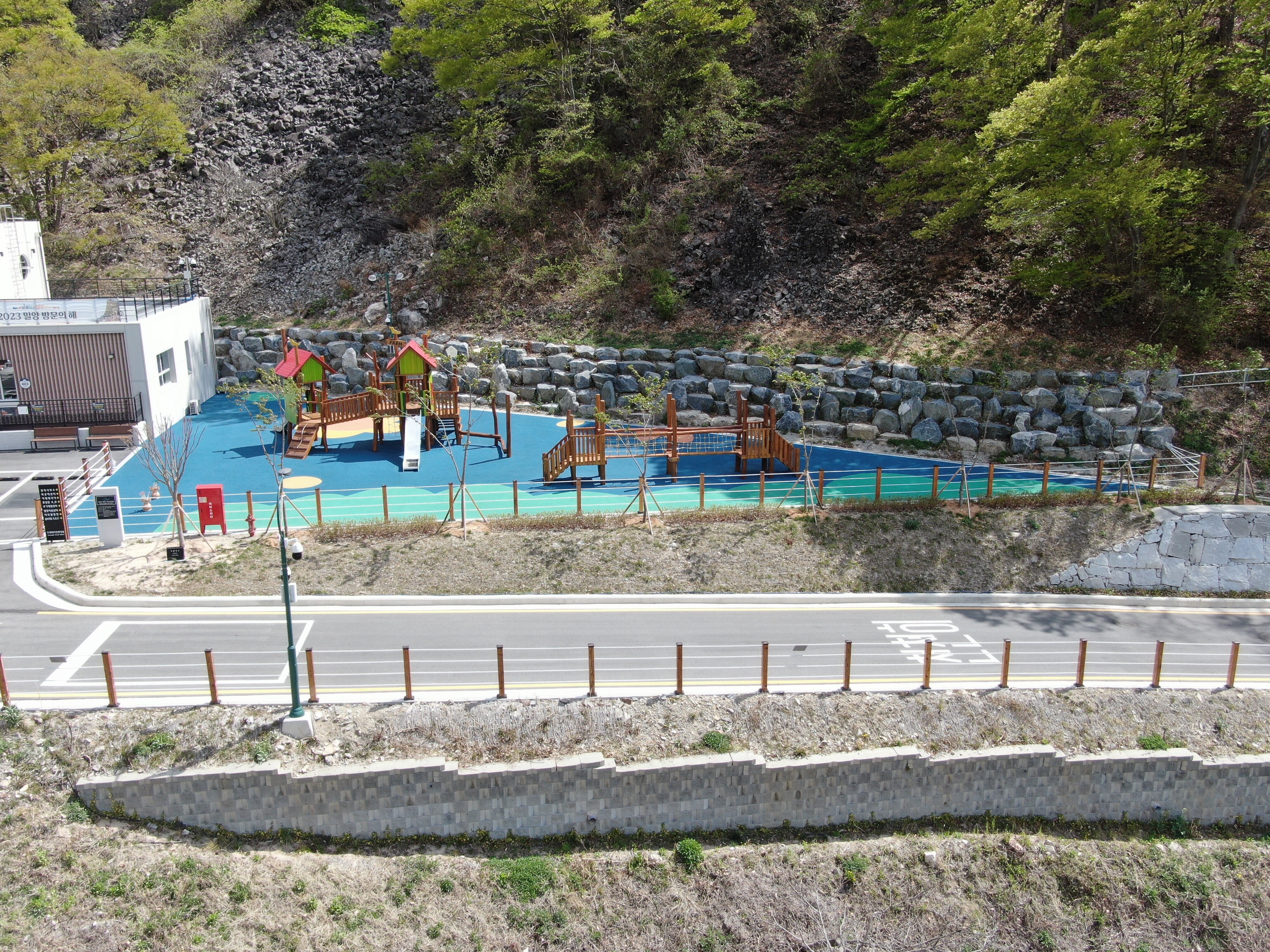 도래재 개구쟁이 놀이터(관리사무실 옆).JPG