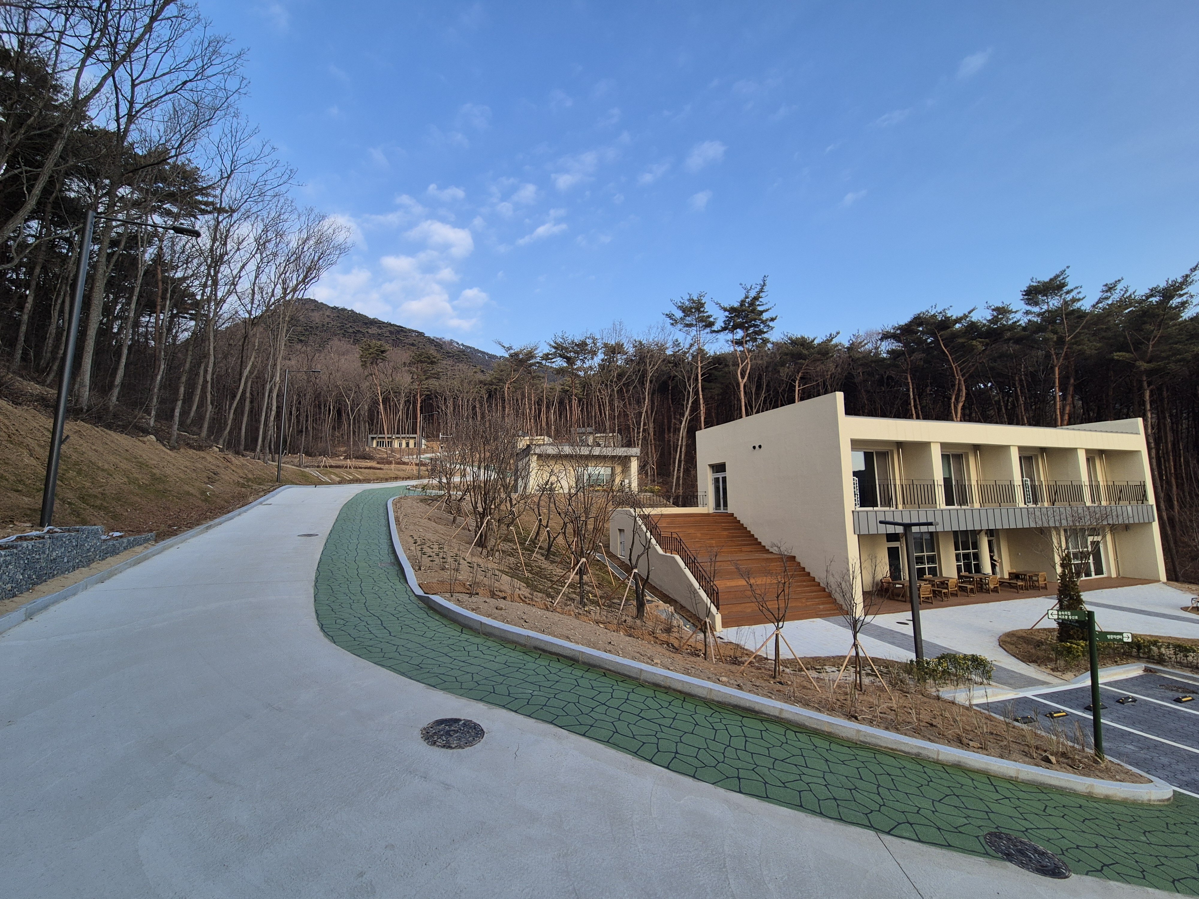 덕적도 자연휴양림 외부 전경