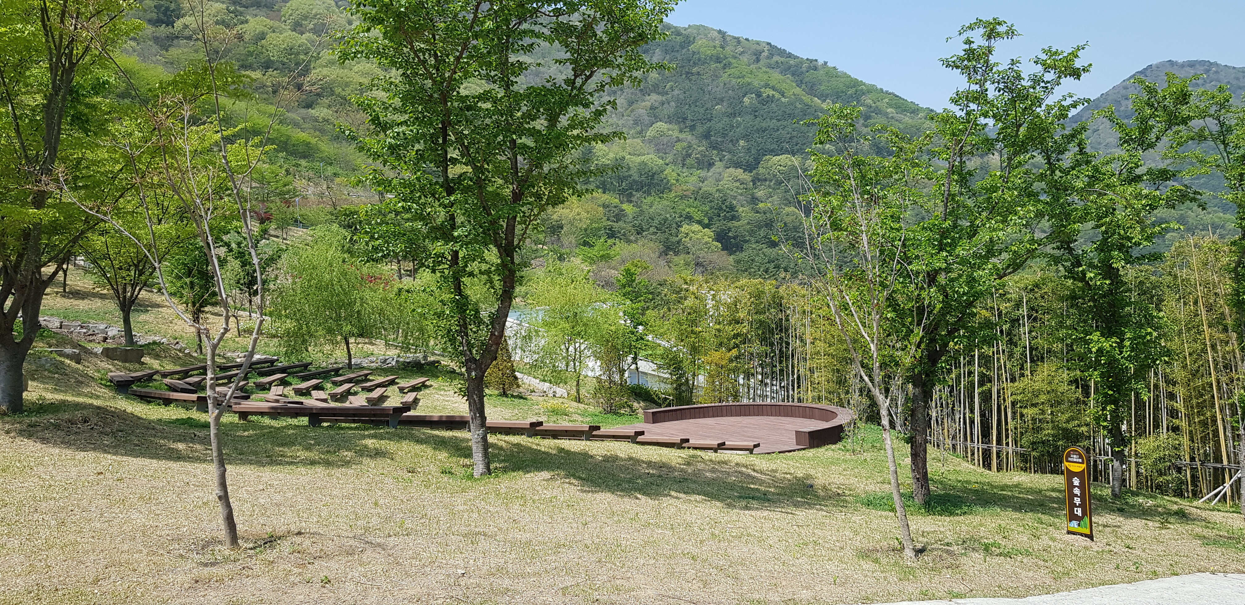 자굴산 자연휴양림 - |